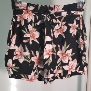 H&M Black Shorts With Floral Pattern Small
